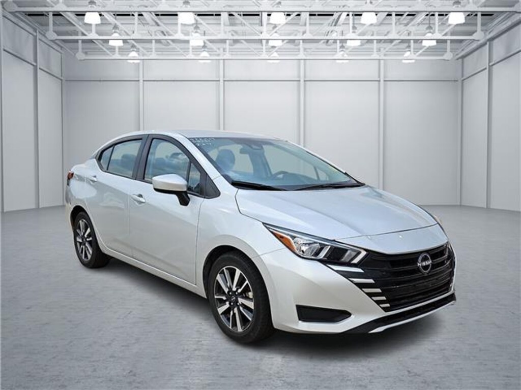 Used 2024 Nissan Versa 1.6 SV