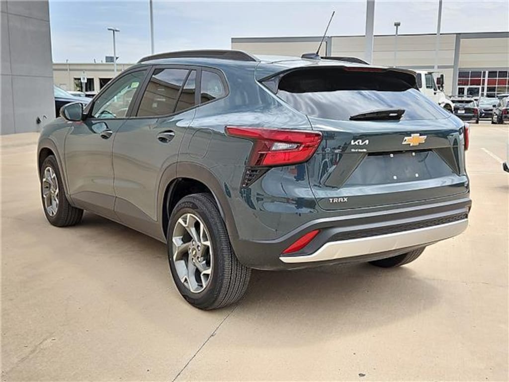 Used 2025 Chevrolet Trax LT Front-Wheel Drive