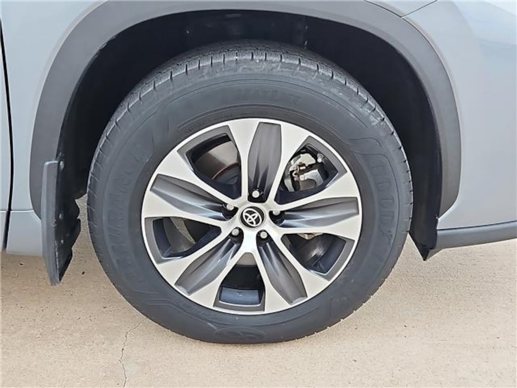 Used 2022 Toyota Highlander XLE Front-Wheel Drive