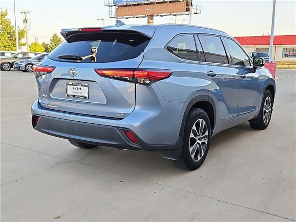 Used 2022 Toyota Highlander XLE Front-Wheel Drive