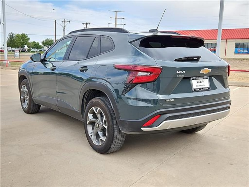 Used 2025 Chevrolet Trax LT Front-Wheel Drive