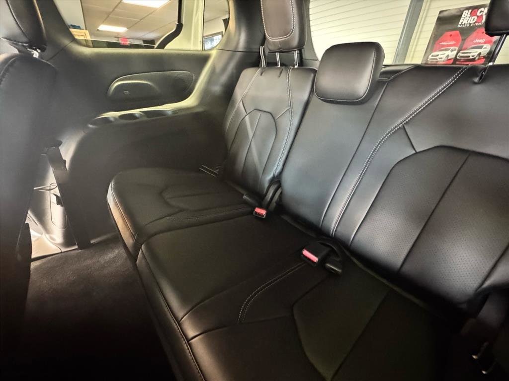 2026 Chrysler Pacifica Select - Photo 14