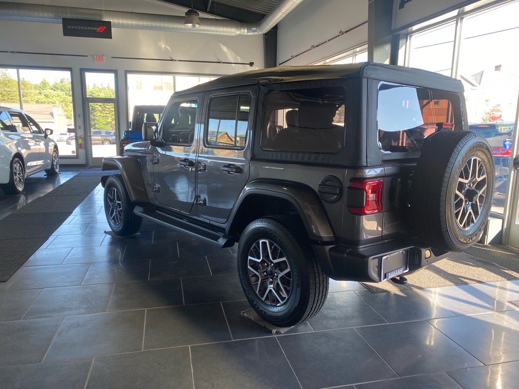 2025 Jeep Wrangler 4-Door Sahara - Photo 3