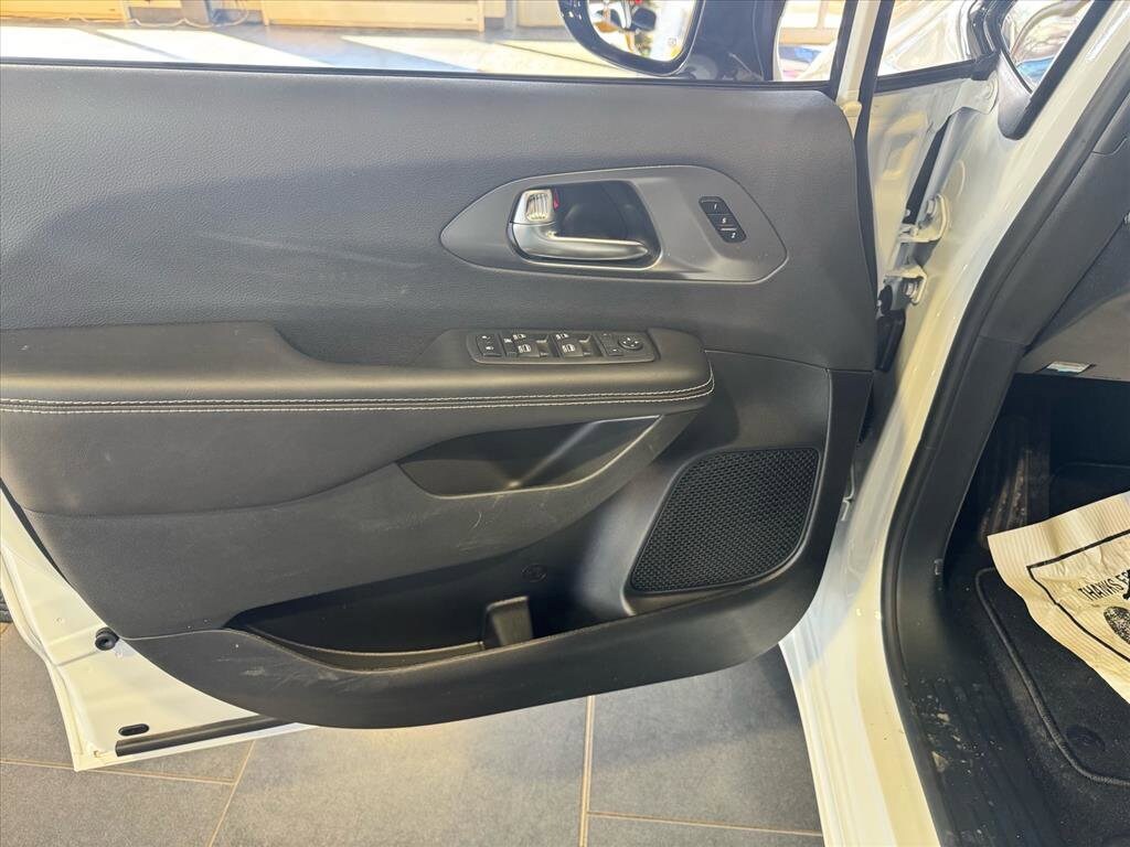 2026 Chrysler Pacifica Select - Photo 16