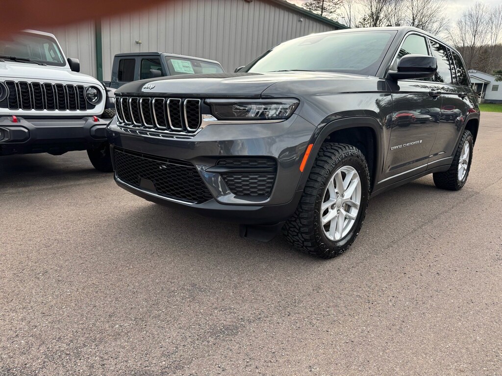 Used 2024 Jeep Grand Cherokee Laredo SUV