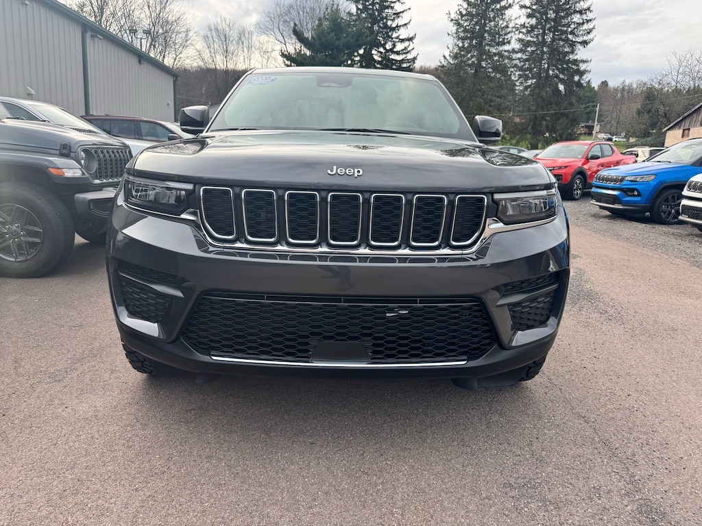 Used 2024 Jeep Grand Cherokee Laredo SUV