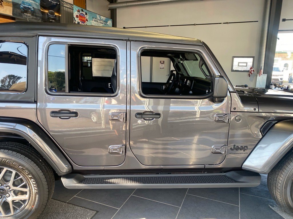 2025 Jeep Wrangler 4-Door Sahara - Photo 7