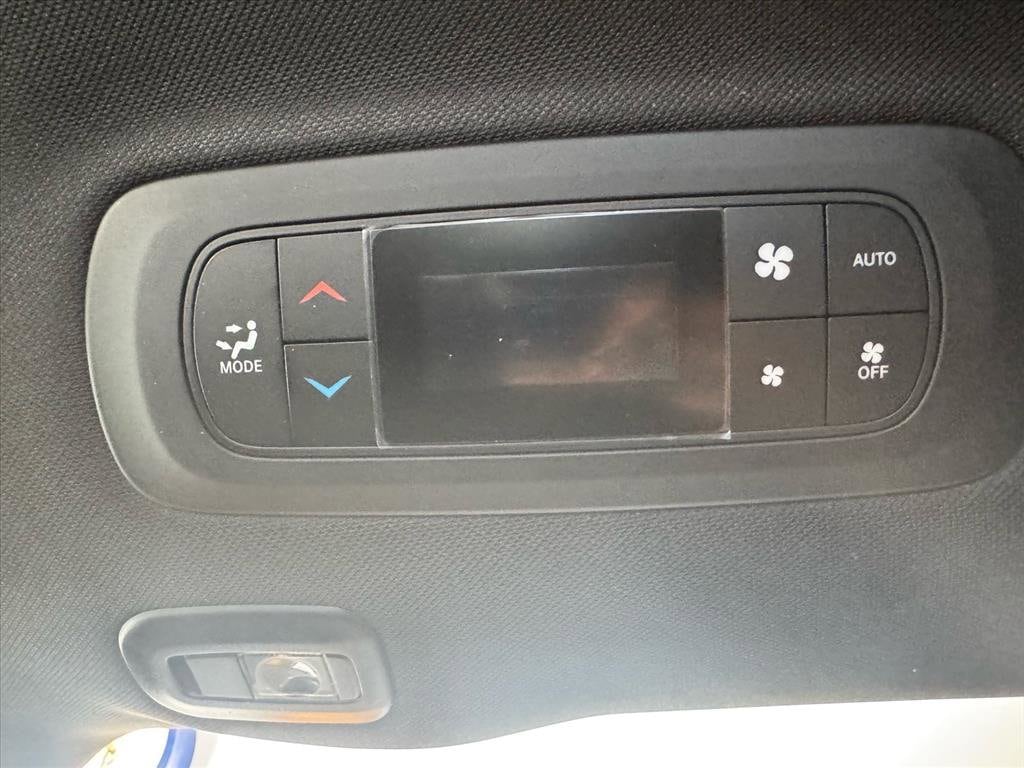 2026 Chrysler Pacifica Select - Photo 13