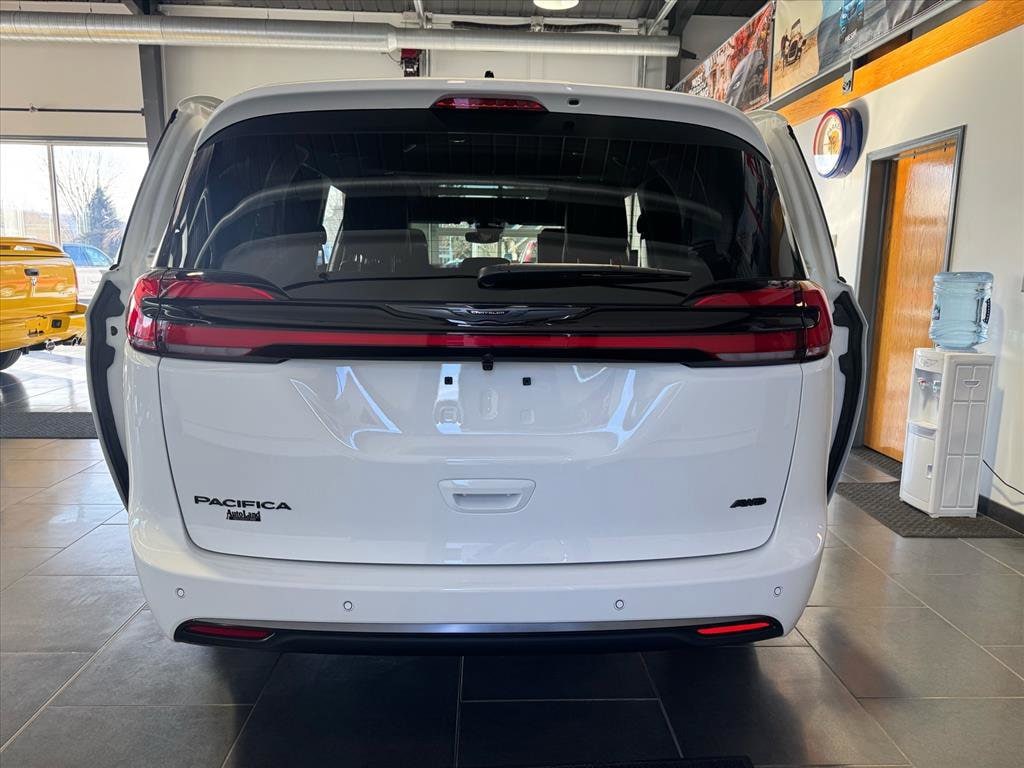 2026 Chrysler Pacifica Select - Photo 5
