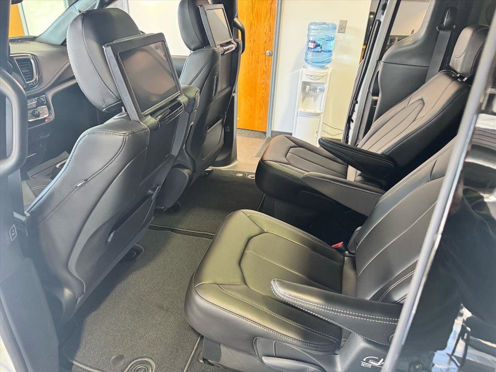 2026 Chrysler Pacifica Select - Photo 9