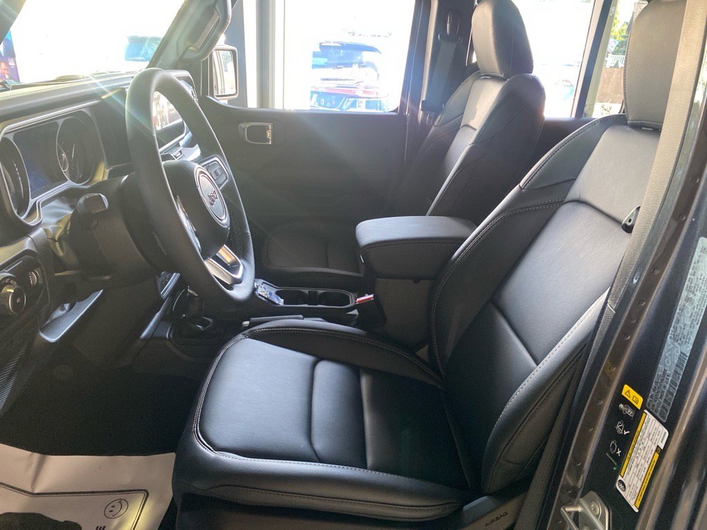 2025 Jeep Wrangler 4-Door Sahara - Photo 20