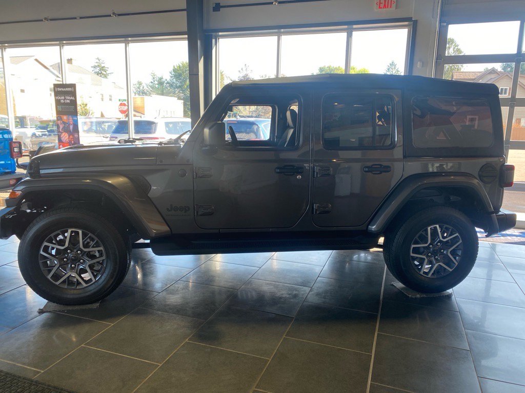 2025 Jeep Wrangler 4-Door Sahara - Photo 2