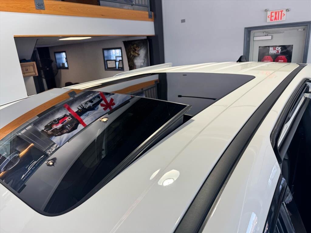2026 Chrysler Pacifica Select - Photo 8