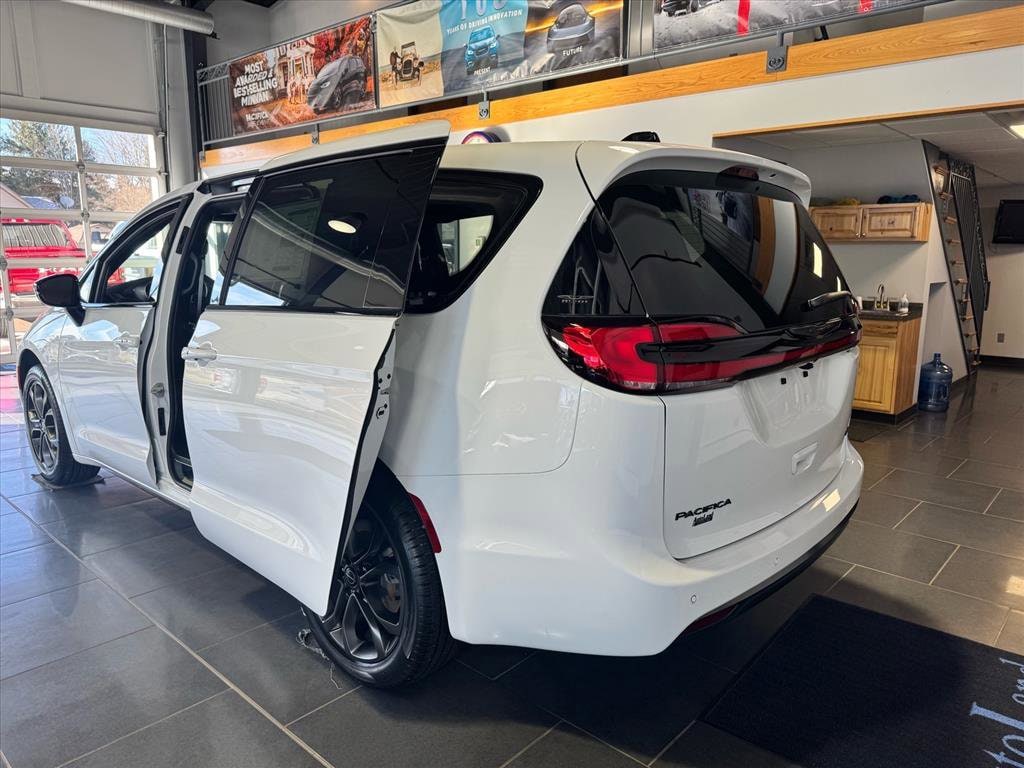 2026 Chrysler Pacifica Select - Photo 6