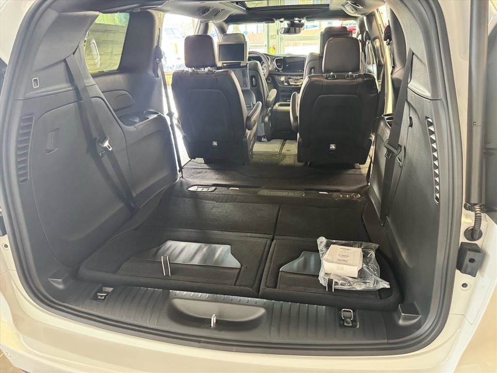 2026 Chrysler Pacifica Select - Photo 25