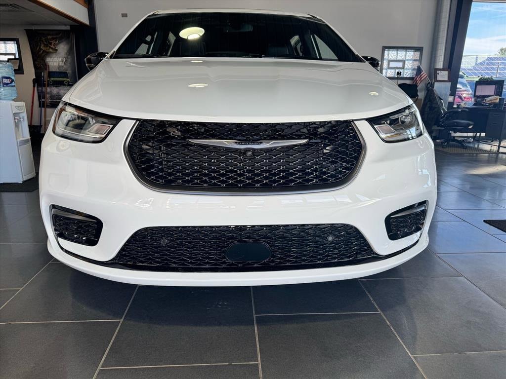 2026 Chrysler Pacifica Select - Photo 2