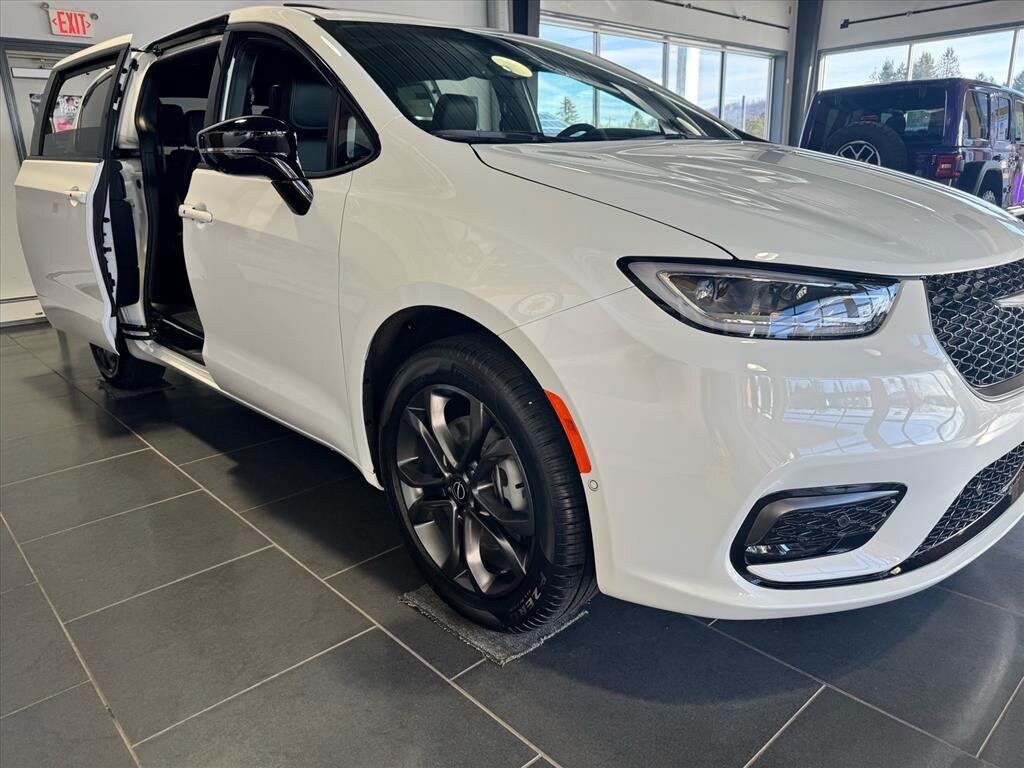 2026 Chrysler Pacifica Select - Photo 3