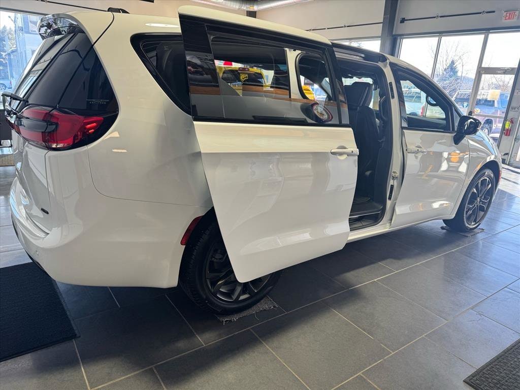 2026 Chrysler Pacifica Select - Photo 4