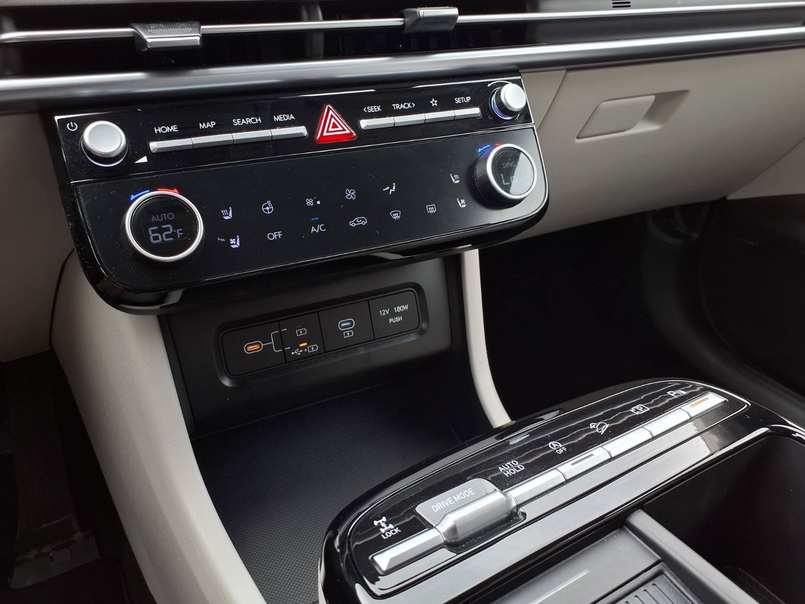 2025 Hyundai Tucson Limited - Photo 17