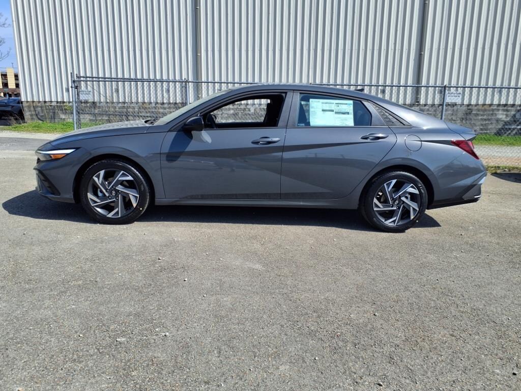 New 2025 Hyundai Elantra SEL Sport Sedan