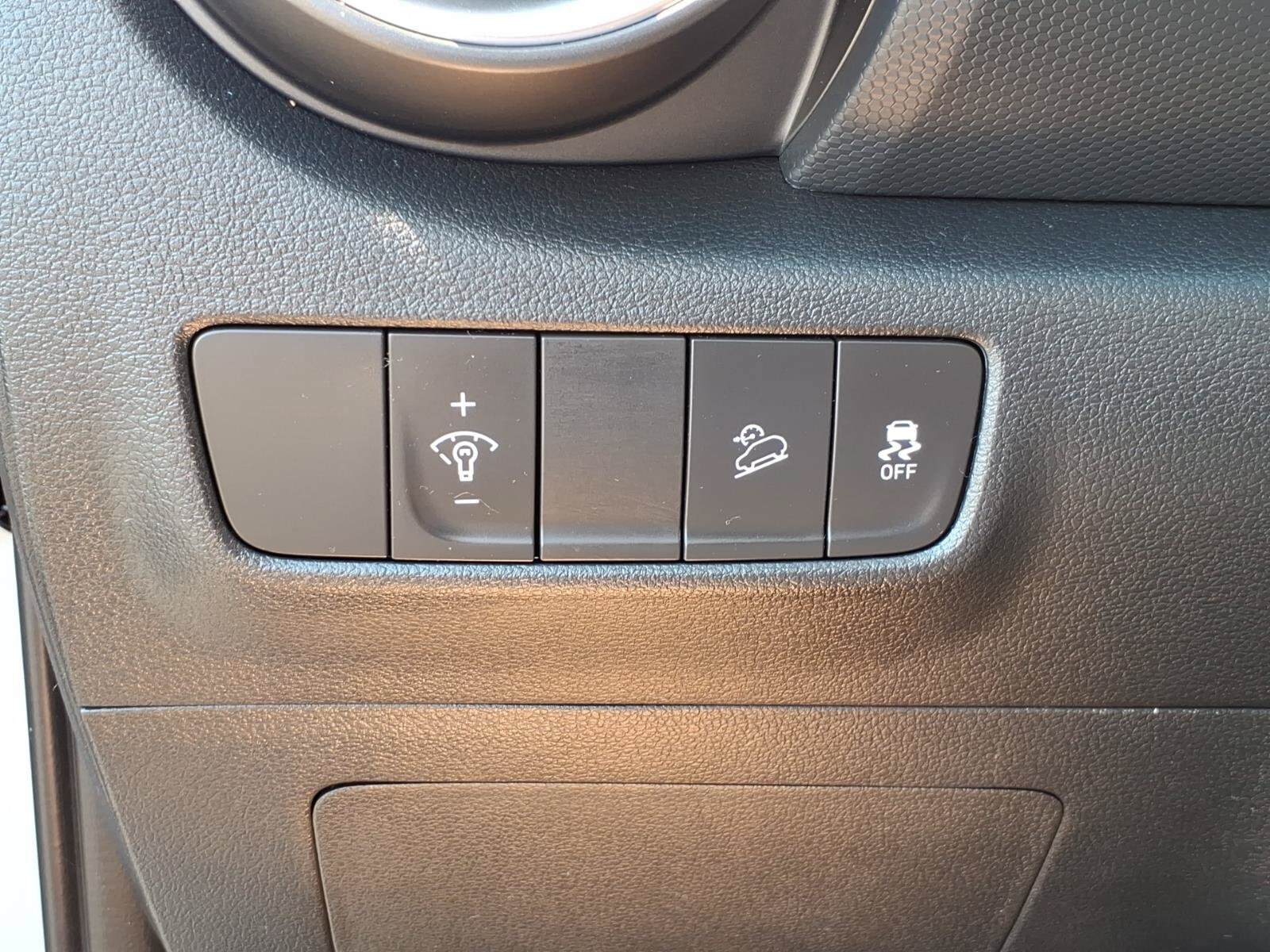 2023 Hyundai Kona SEL - Photo 8