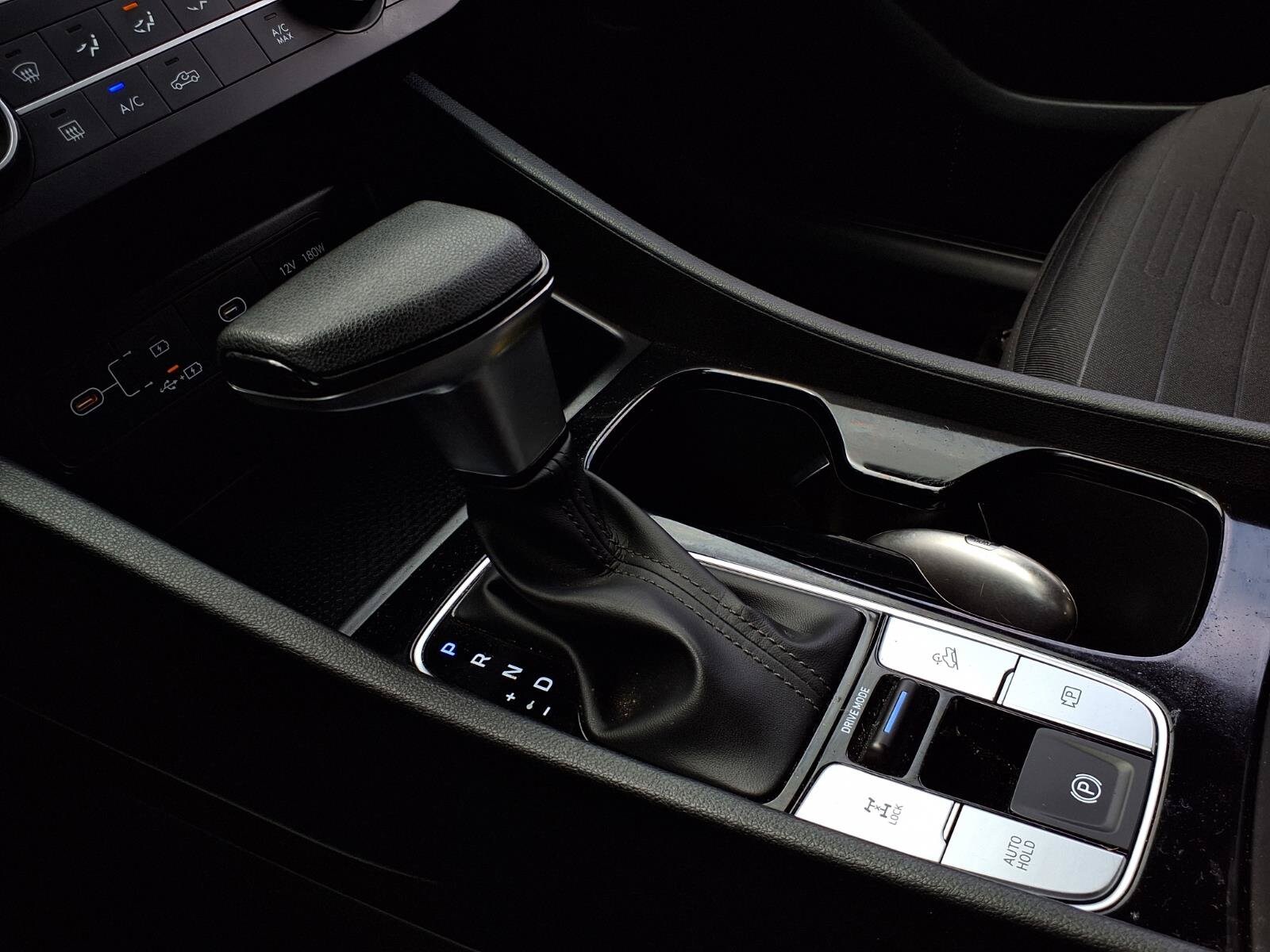 2025 Hyundai Santa Cruz SE - Photo 16