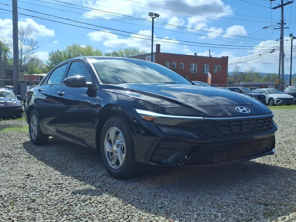 New 2026 Hyundai Elantra SE Sedan