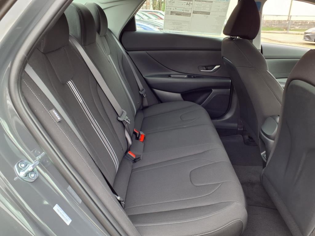 2025 Hyundai Elantra Blue - Photo 6