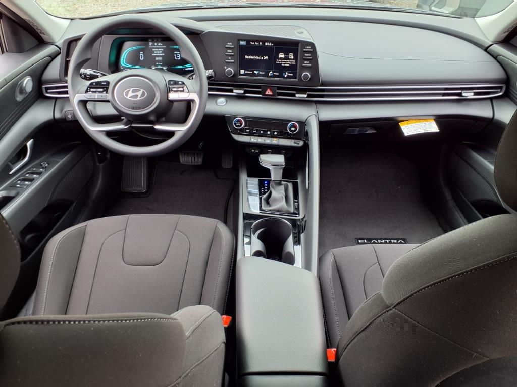 2025 Hyundai Elantra Blue - Photo 7