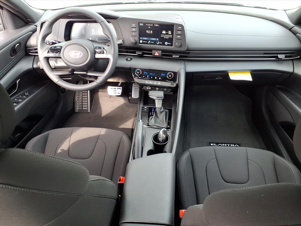 2025 Hyundai Elantra SEL - Photo 7