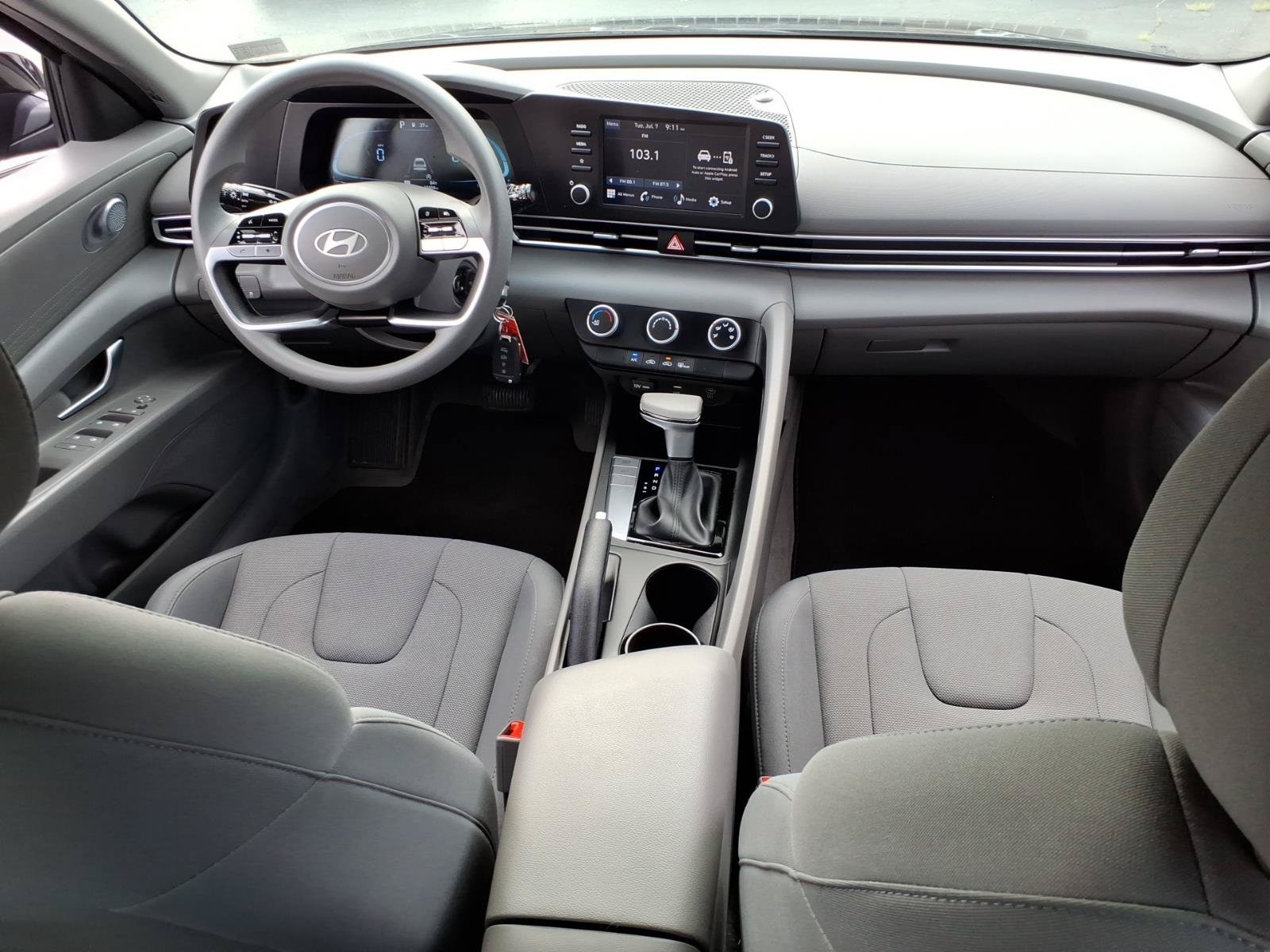 2024 Hyundai Elantra SE - Photo 12