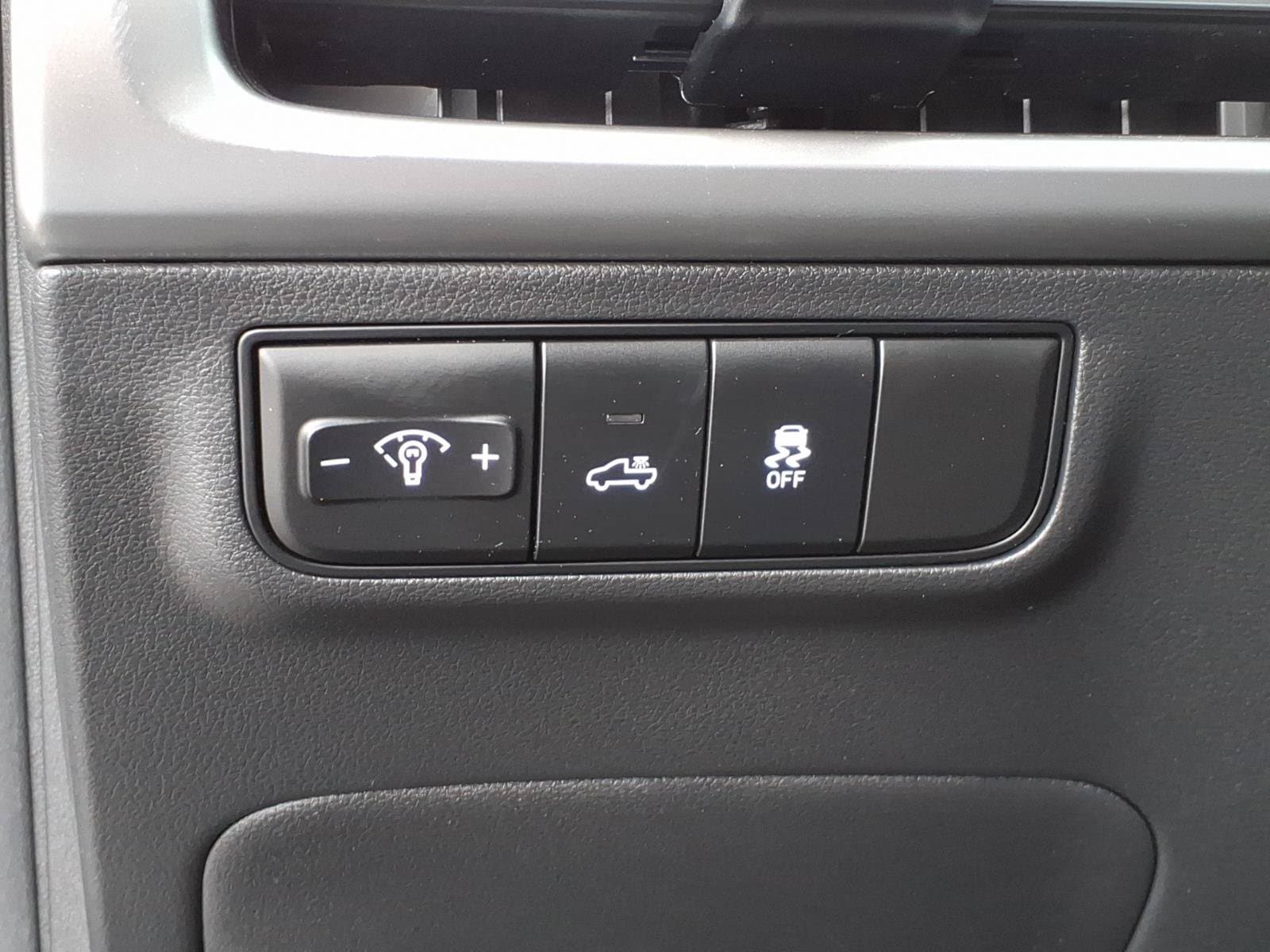 2025 Hyundai Santa Cruz SE - Photo 8