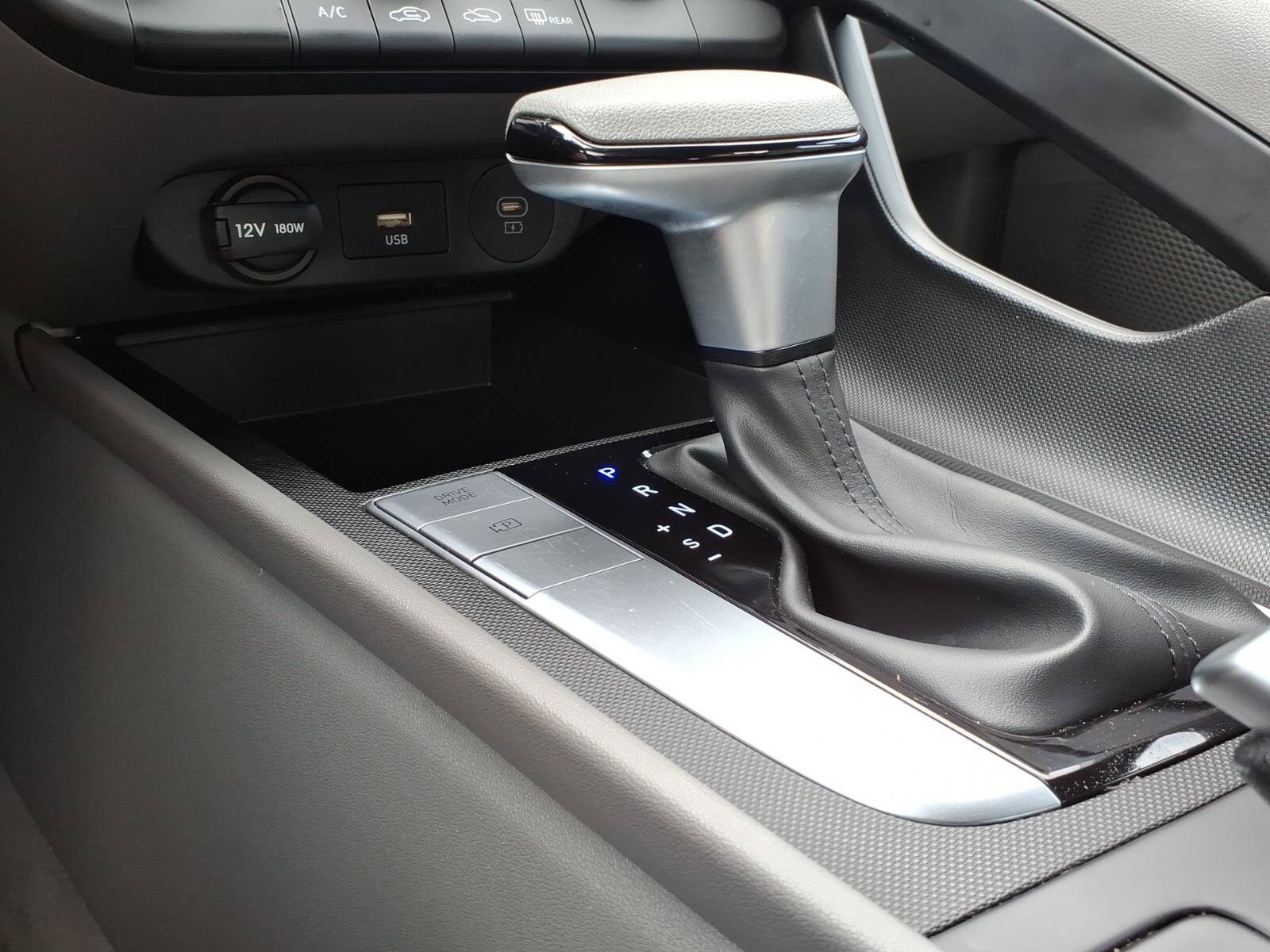 2024 Hyundai Elantra SE - Photo 16