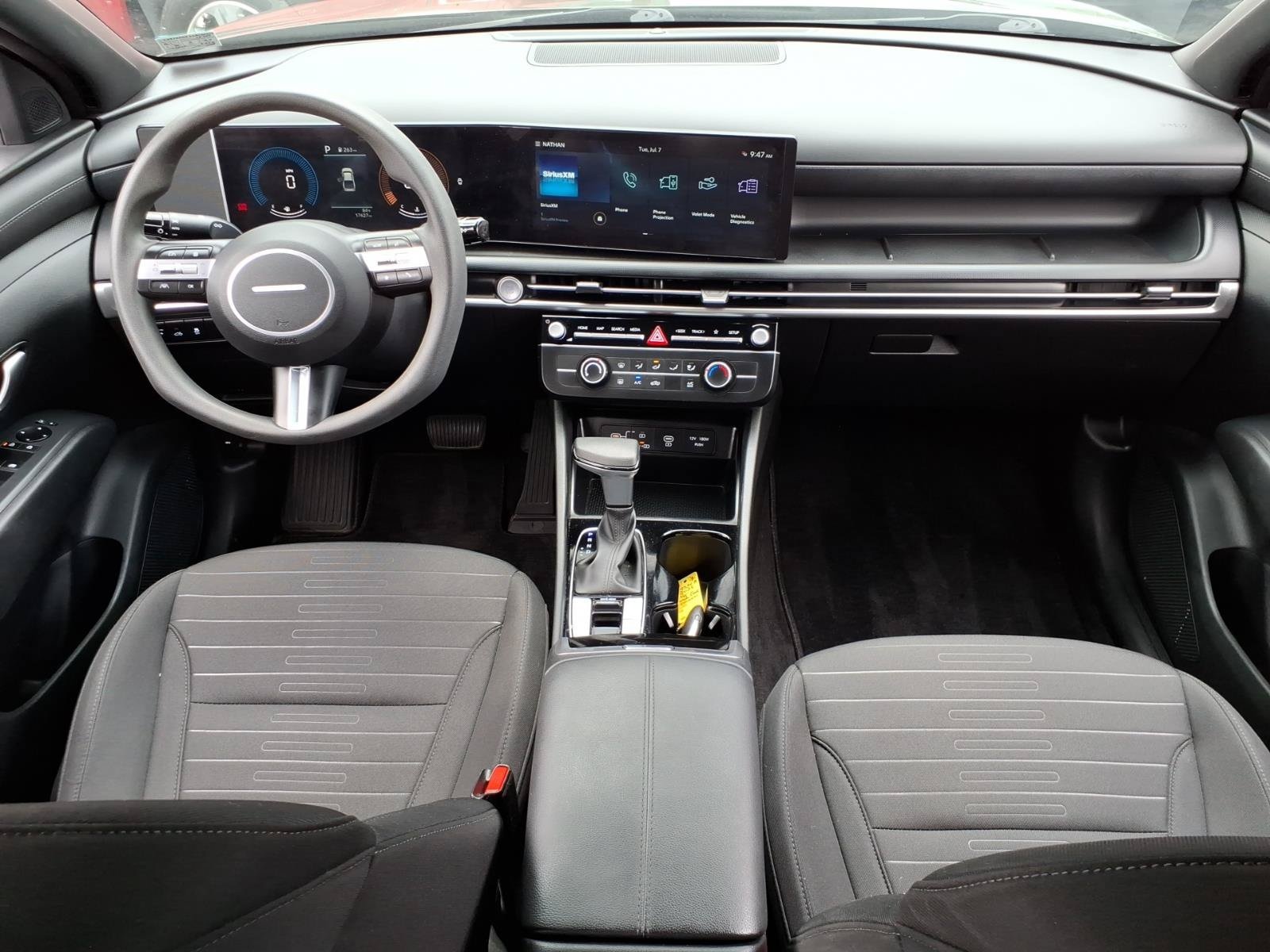 2025 Hyundai Santa Cruz SE - Photo 11
