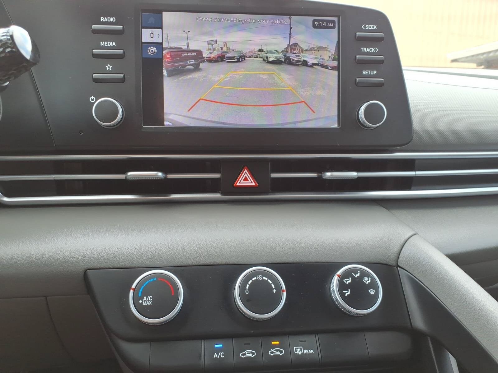 2024 Hyundai Elantra SE - Photo 15