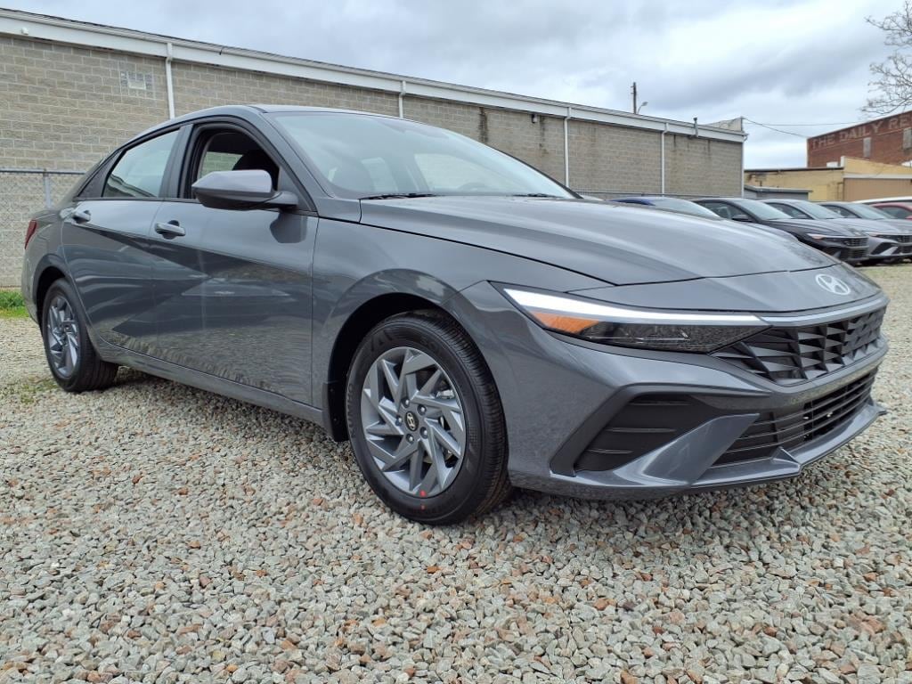 New 2025 Hyundai Elantra Hybrid Blue Sedan