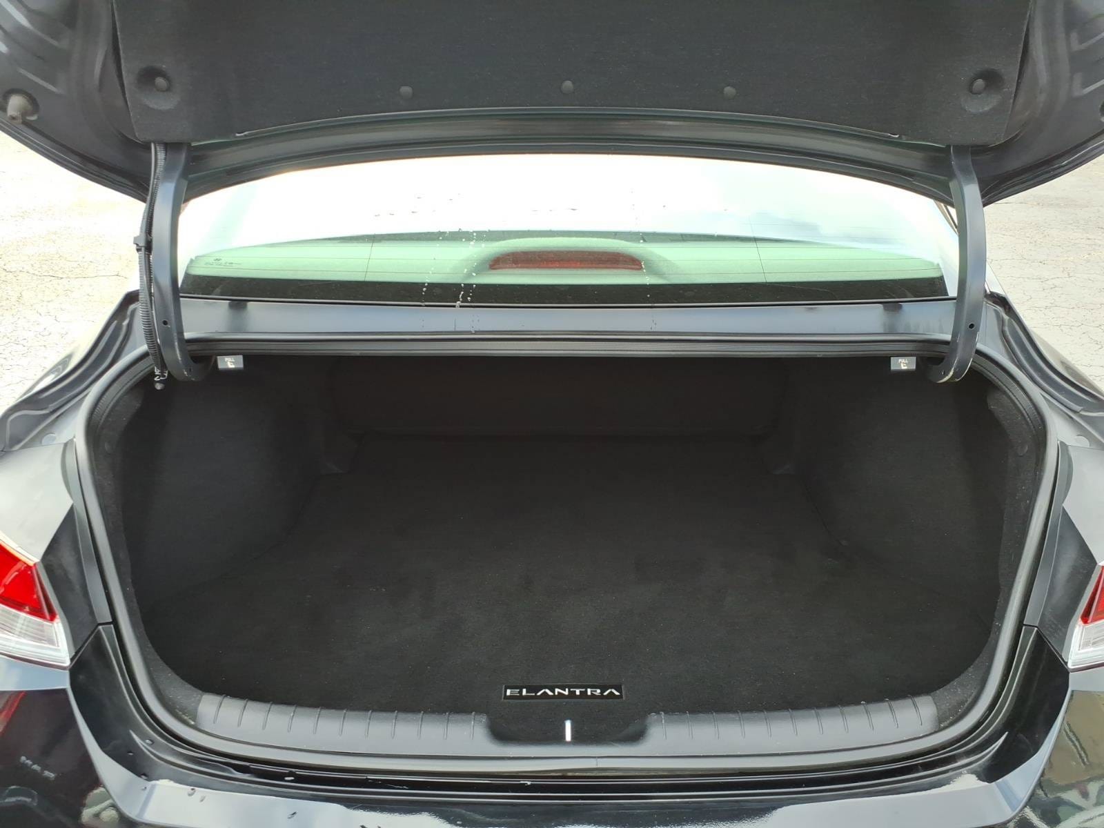 2024 Hyundai Elantra SE - Photo 11