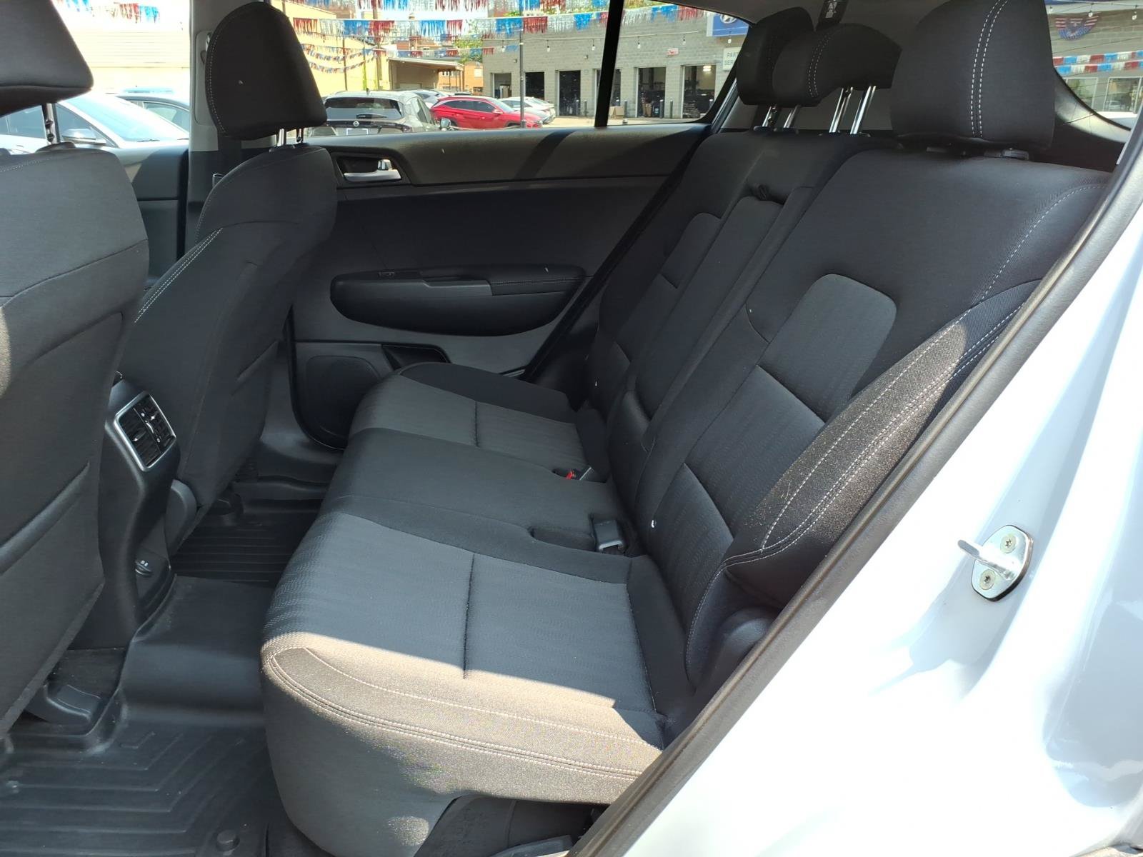 2020 Kia Sportage LX - Photo 10