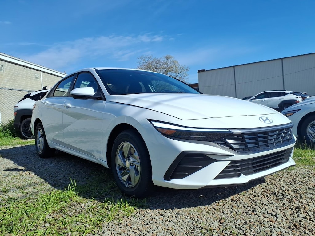 New 2026 Hyundai Elantra SE Sedan