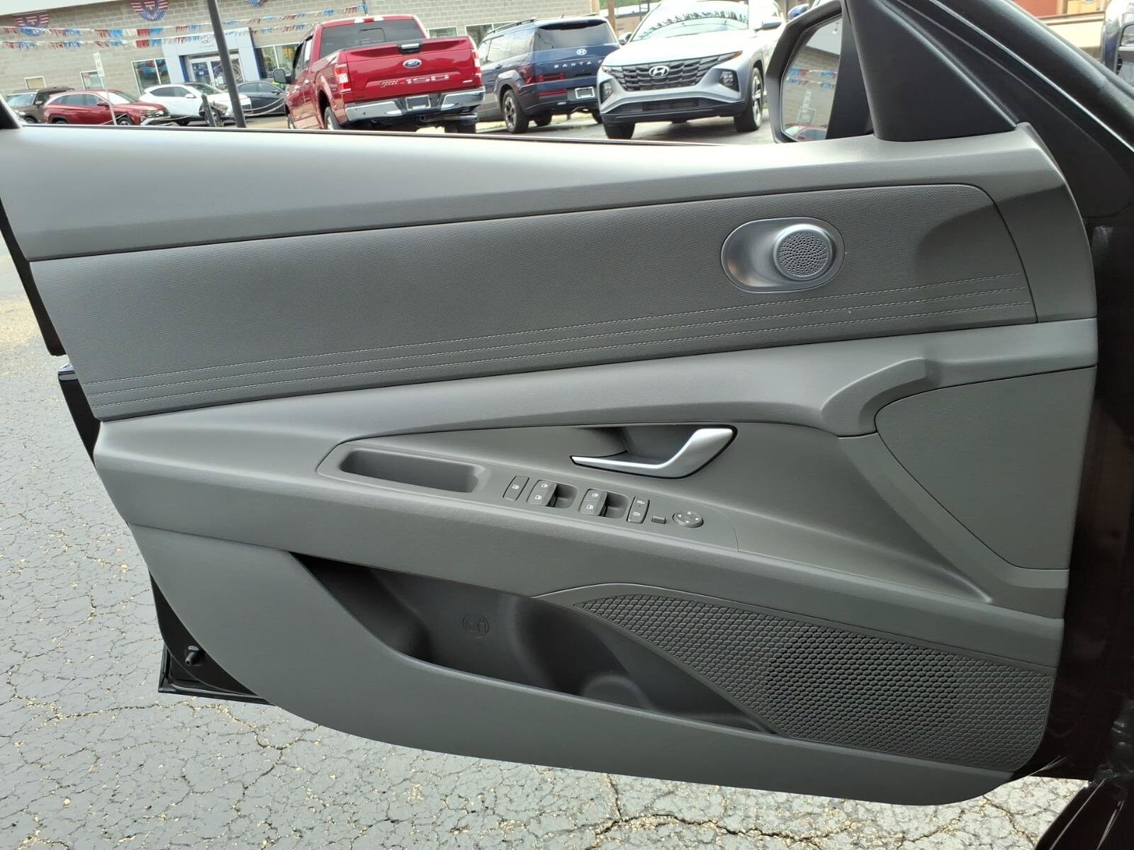2024 Hyundai Elantra SE - Photo 13