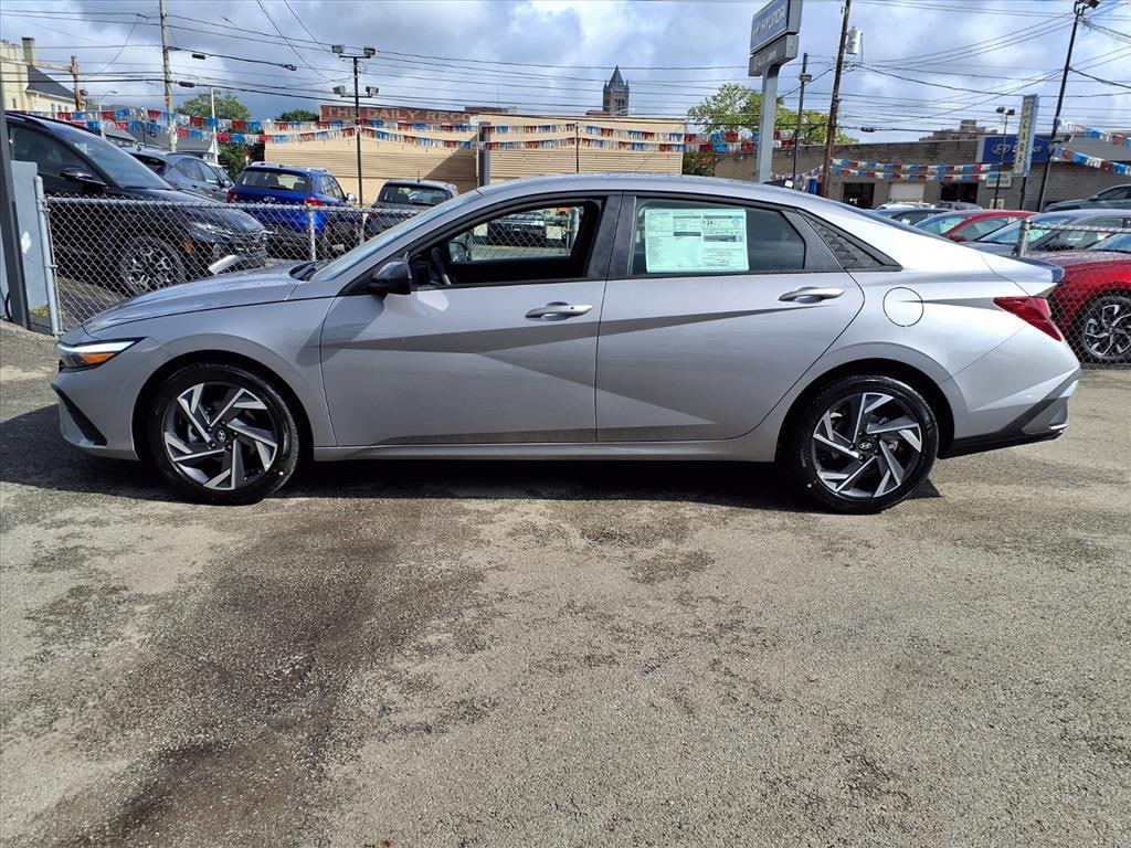 New 2025 Hyundai Elantra SEL Sport Sedan