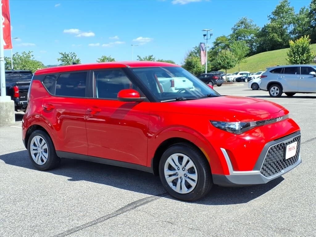 Used 2025 Kia Soul LX Hatchback
