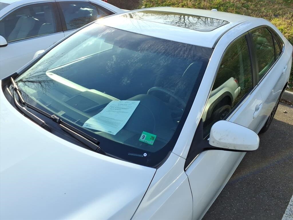 2017 Toyota Camry SE photo 3