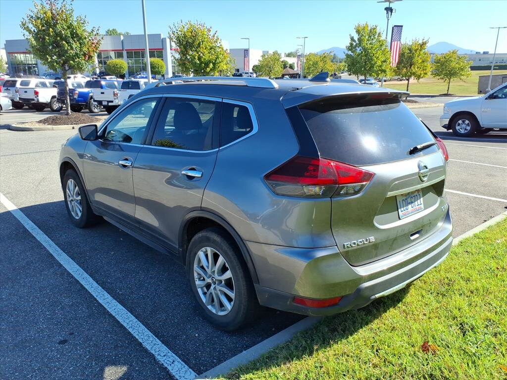 2018 Nissan Rogue SV photo 3