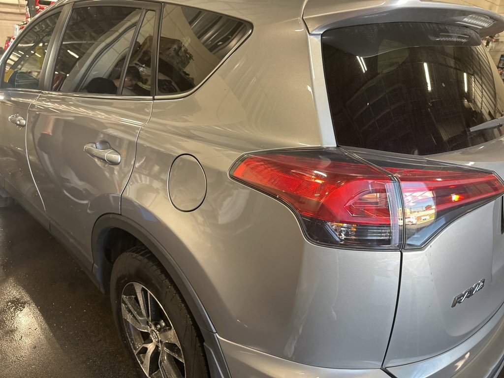 2018 Toyota RAV4 XLE photo 4