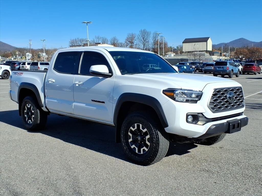 2023 Toyota Tacoma TRD V6 photo 2