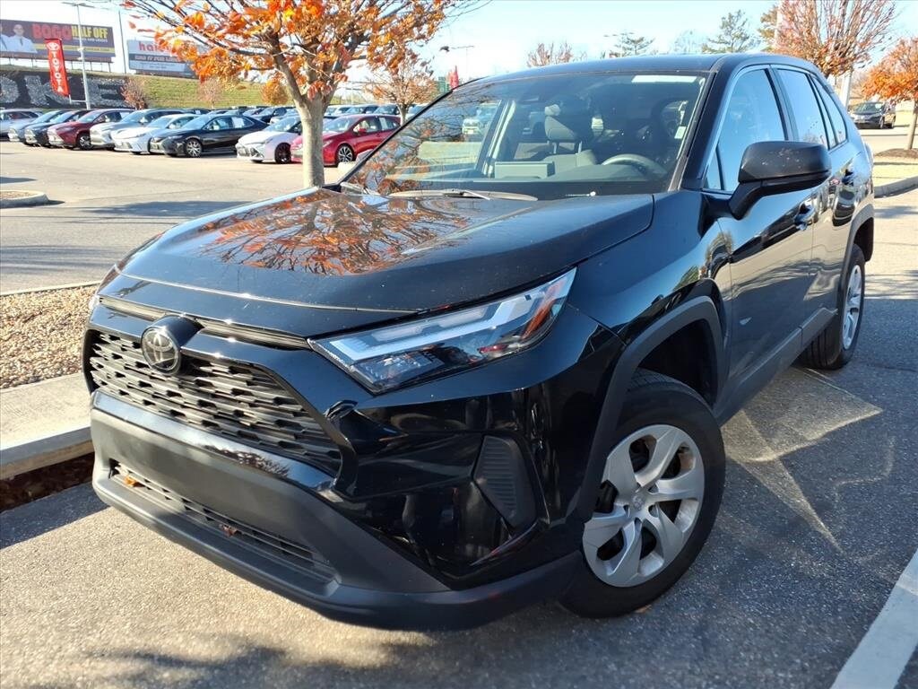 2025 Toyota RAV4 LE photo 2