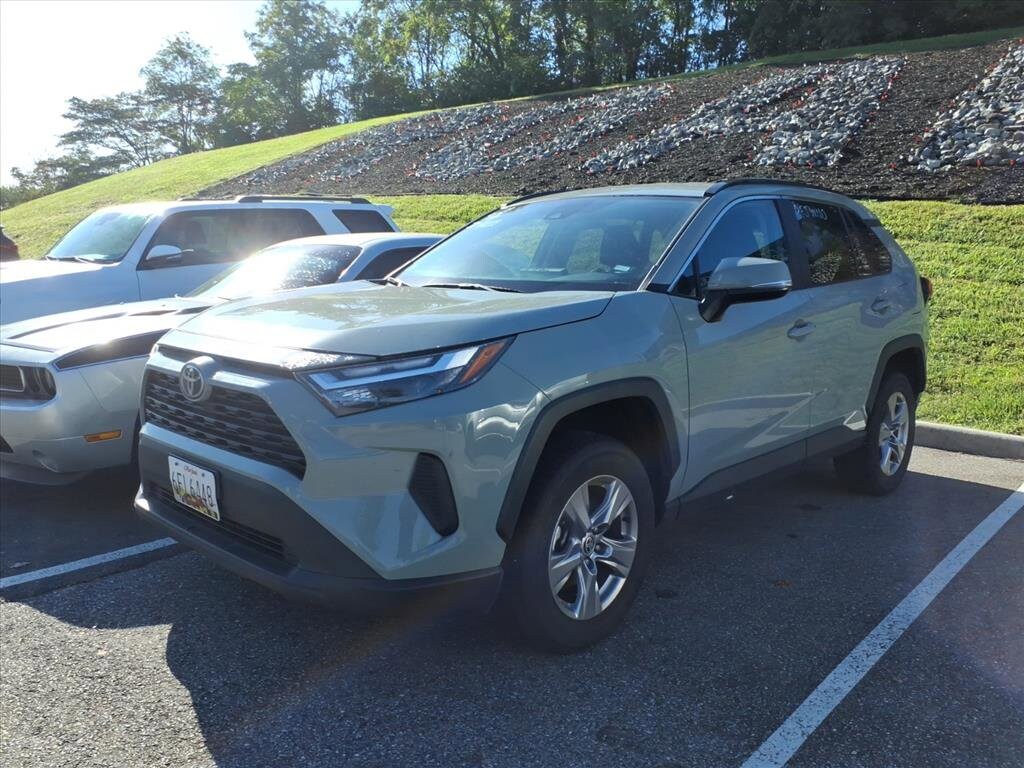2023 Toyota RAV4 XLE photo 4