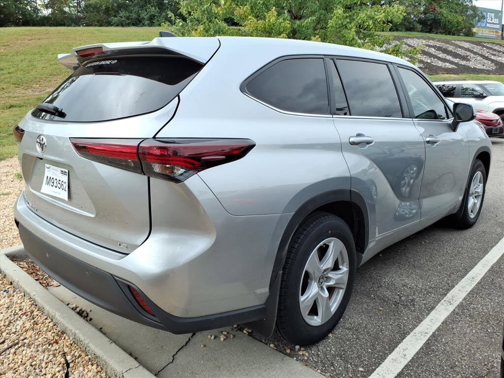2024 Toyota Highlander LE photo 2