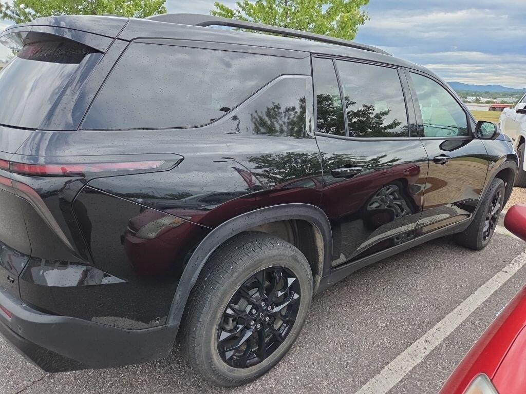 Used 2024 Chevrolet Traverse LT SUV